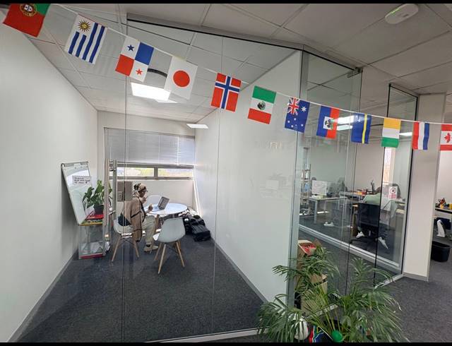 123M² OFFICE TO LET IN MIDRIDGE PARK